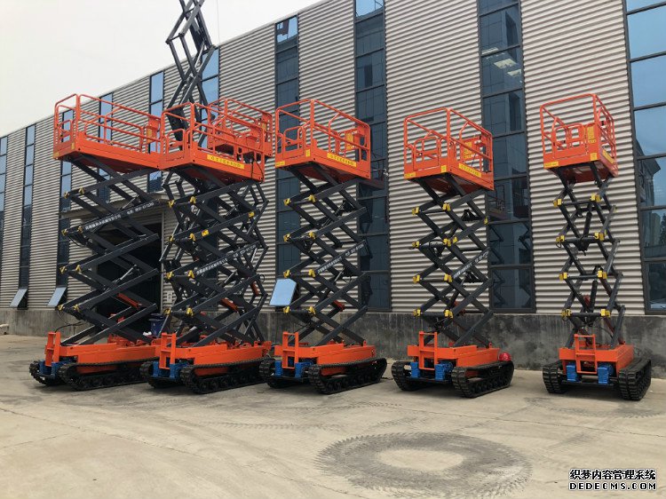 履带式升降机