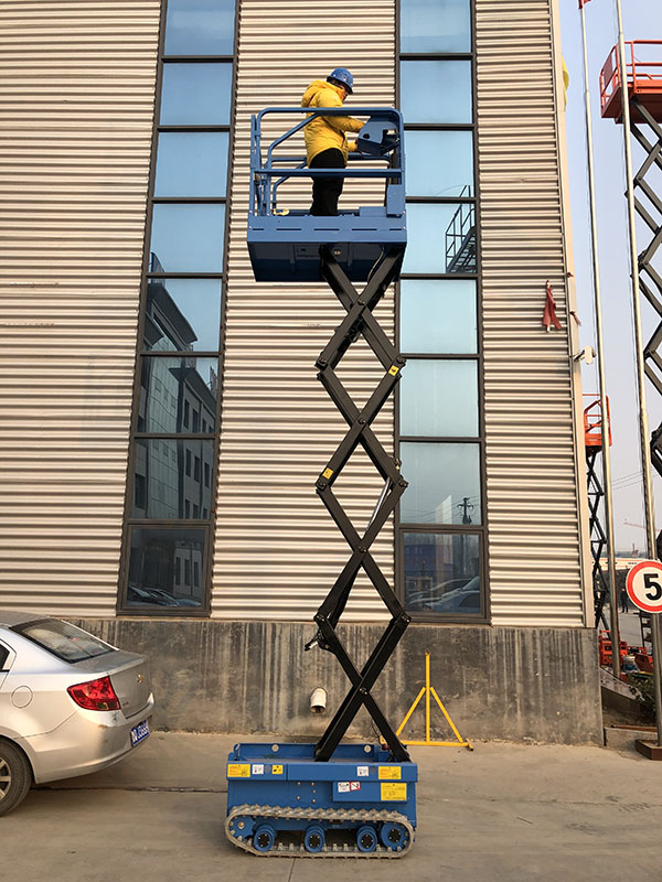 小型履带式升降平台
